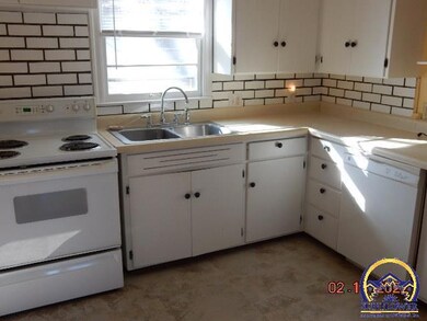 3115 SW Sena Dr, Topeka, KS 66604 - photo 3