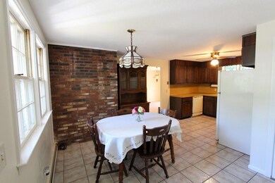 Eat-In Kitchen