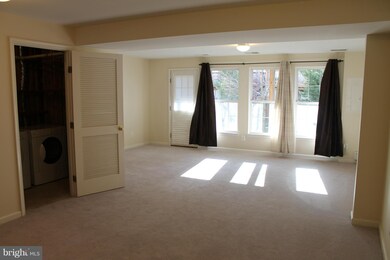 2544 Banshire Dr, Herndon, VA 20171 - photo 4