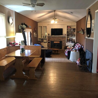 LR with vaulted ceiling, FP insert