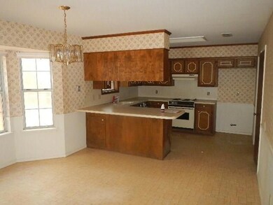 Kitchen Dining Area