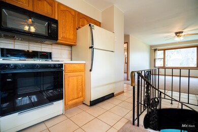 51 Austin Ave, Carpentersville, IL 60110 - photo 5