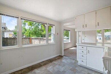 711 SW Laurel St, Grants Pass, OR 97526 - photo 5