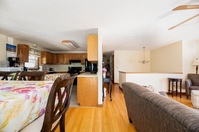 26 Syracuse Rd, Nashua, NH 03064 - photo 2