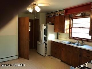 905 13th Ave S, Grand Forks, ND 58201 - photo 5