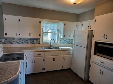 25 Rogers St, Hazlehurst, GA 31539 - photo 7