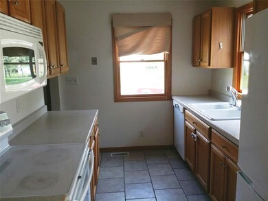 1801 8th Ave SW, Cedar Rapids, IA 52404 - photo 3