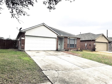 8911 Cedar Top Dr, Houston, TX 77088 - photo 2