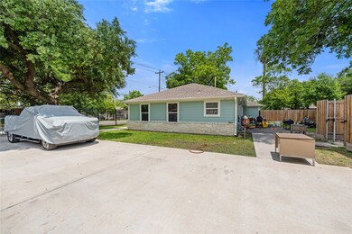 713 Berry Rd, Houston, TX 77022 - photo 2