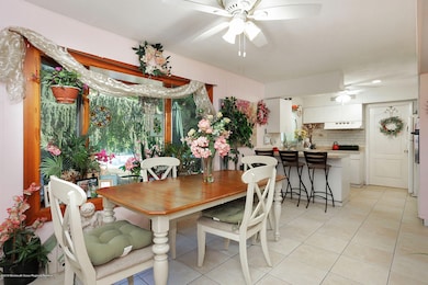 Eat-In Kitchen