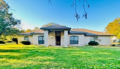 116 Chaparral Dr, Granbury, TX 76049 - photo 2