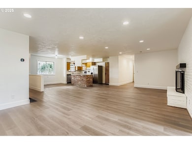 660 NE 20th Ave, Canby, OR 97013 - photo 3