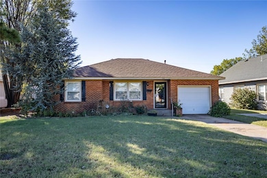 302 E Tom Stafford St, Weatherford, OK 73096 - photo 2