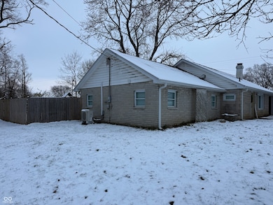 3427 N East St, Columbus, IN 47203 - photo 2