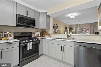 2076 Bowline Loop, Woodbridge, VA 22192 - photo 2