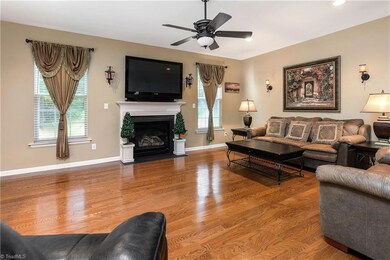 311 Jamestown Oaks Dr, Jamestown, NC 27282 - photo 4