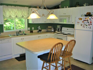 Kitchen with Breakfast Bar