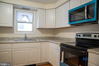 45 Middle Rose St unit J, Trenton, NJ 08618 - photo 4