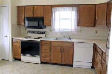 24 Bastian Dr, Mount Laurel, NJ 08054 - photo 2