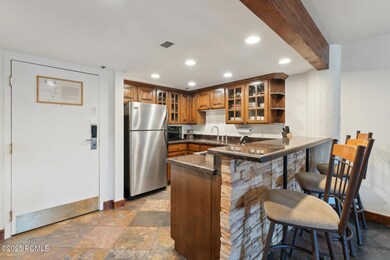 4_Kitchen_1800x1200_4228257