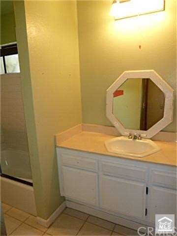 Full bath on second level.