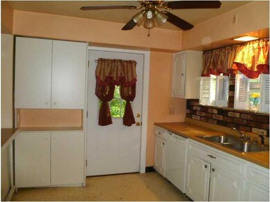 111 Milton St, Aliquippa, PA 15001 - photo 7