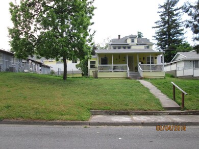 668 NW B St, Grants Pass, OR 97526 - photo 3