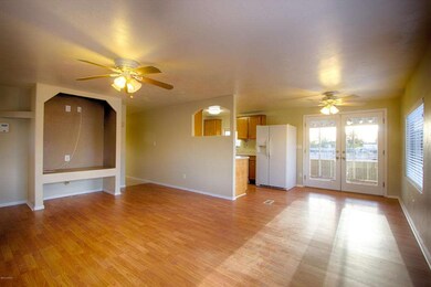 5 Living Room 2080 N Cedar Dr Apache Jun