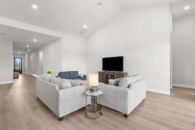 Open faily room with 14' vaulted ceiling