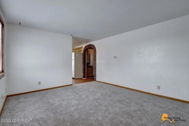 4207 Garfield St, Anchorage, AK 99503 - photo 7