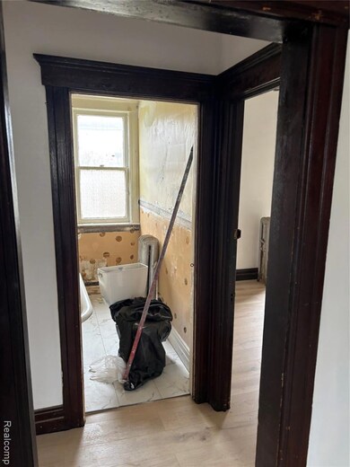 5327 Holcomb St, Detroit, MI 48213 - photo 2