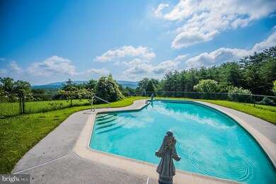 685 Old Mill Manor Dr, Berkeley Springs, WV 25411 - photo 6