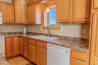 4221 Shaun Lane - MLS Size-12