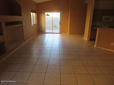 023-362752 -Living Room-b