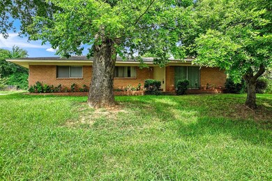 921 N Bush Ave, Denison, TX 75020 - photo 3