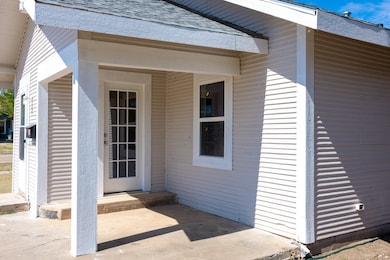 1410 W 8th St, Plainview, TX 79072 - photo 4