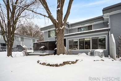 4-web-or-mls-2431 E Collier-4