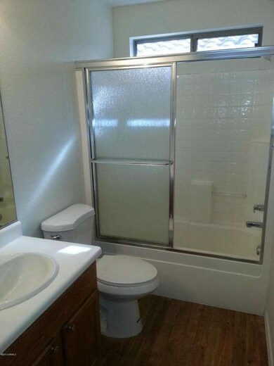 Full 2nd Bathroom