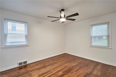 5333 Thomas St, Maple Heights, OH 44137 - photo 6