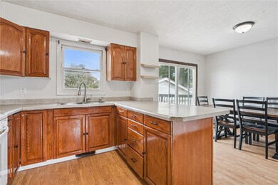 1284 Rainbow Blvd, Hiawatha, IA 52233 - photo 6