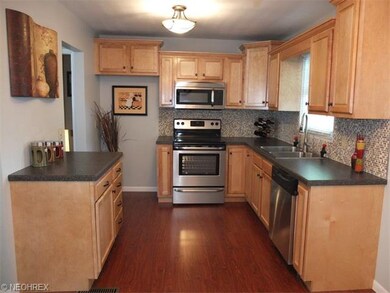 1521 Hilton Dr, Akron, OH 44313 - photo 4