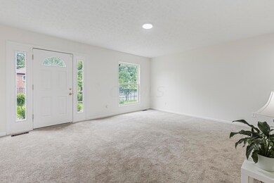 581 Dlyn St unit 11, Columbus, OH 43228 - photo 3