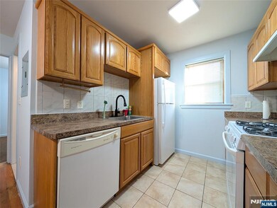 80 Schuyler Ave unit 2, Kearny, NJ 07032 - photo 4