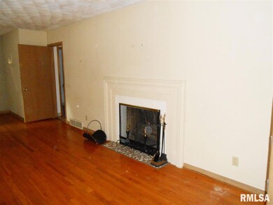 2419 Salem Ct, Bettendorf, IA 52722 - photo 5