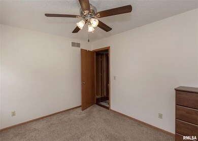 4848 Main Ct, Davenport, IA 52806 - photo 5
