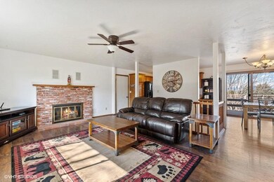 07_225FairviewDrive_2012_LowRes