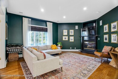 Grymes Hill Family Room