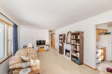 2104 Victory Dr, Cedar Falls, IA 50613 - photo 5