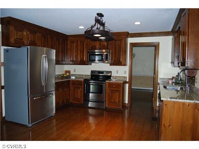 Kitchen - Beautiful hardwood floors, granite and s