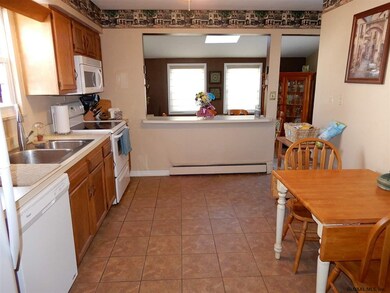 431 Taylor Ct, Troy, NY 12180 - photo 6